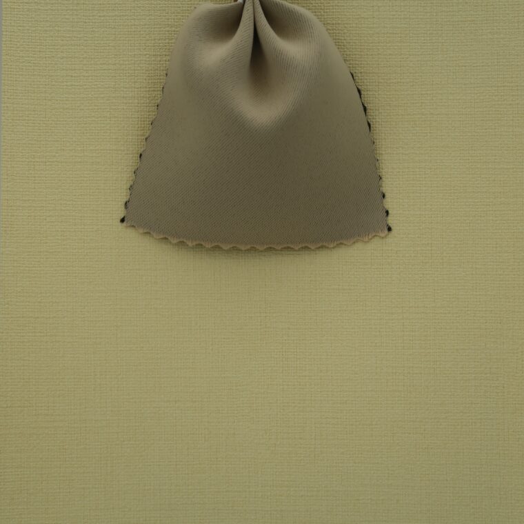 黄色の壁紙・部屋に合うカーテンの色