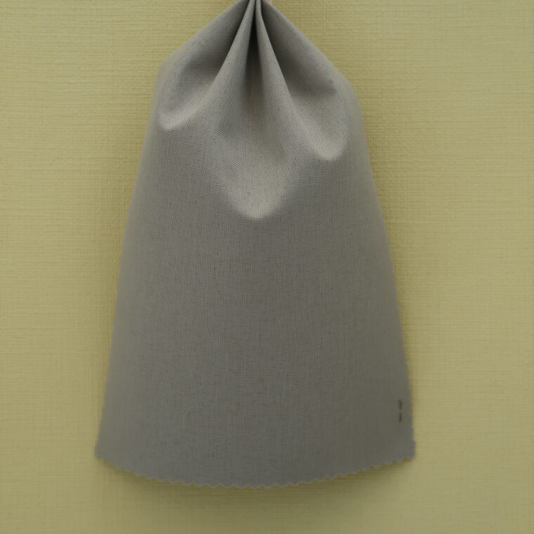 黄色の壁紙・部屋に合うカーテンの色