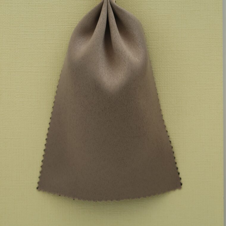 黄色の壁紙・部屋に合うカーテンの色