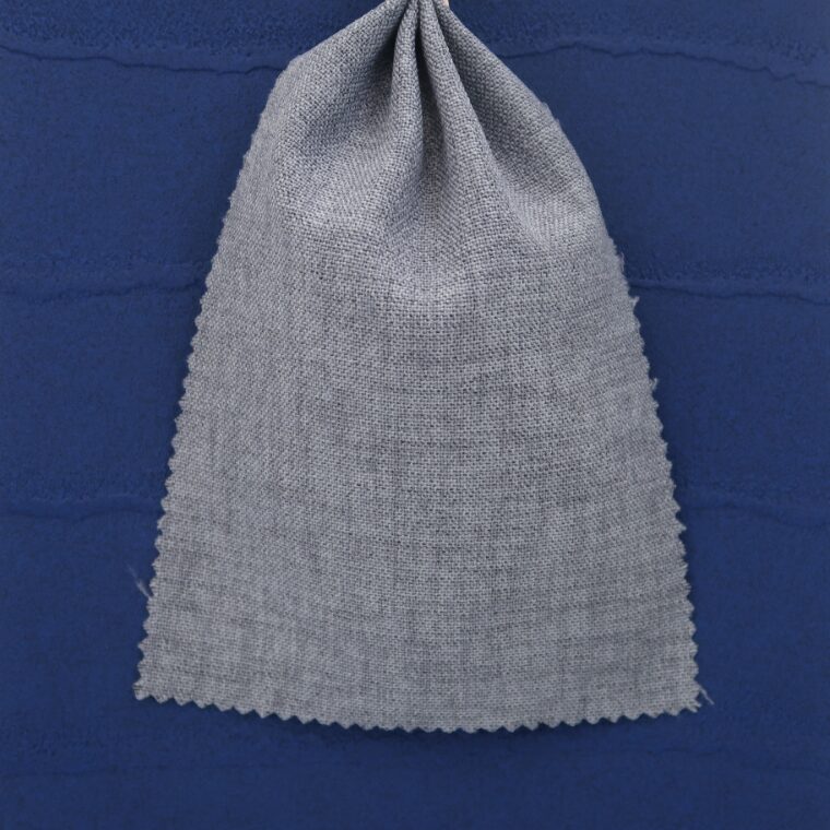 青い壁紙・部屋に合うカーテンの色