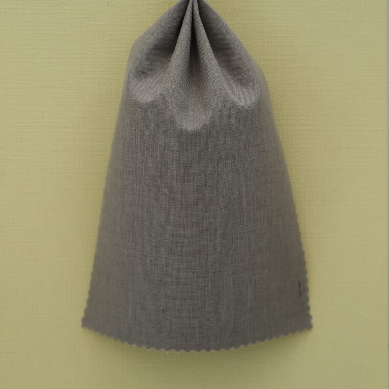 黄色の壁紙・部屋に合うカーテンの色