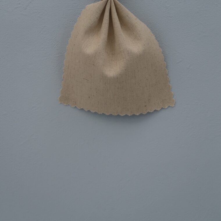 水色の壁紙・部屋に合うカーテンの色