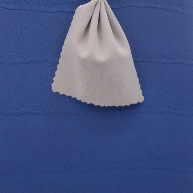 青い壁紙・部屋に合うカーテンの色