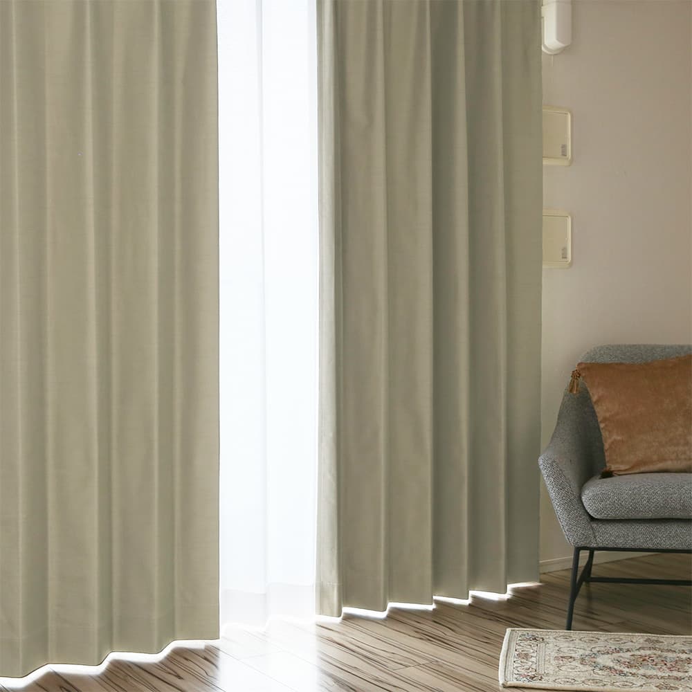 黄色の壁紙・部屋に合うカーテンの色