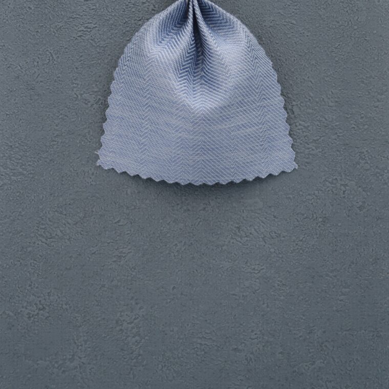 ブルーグレーの壁紙や部屋に合うカーテンの色