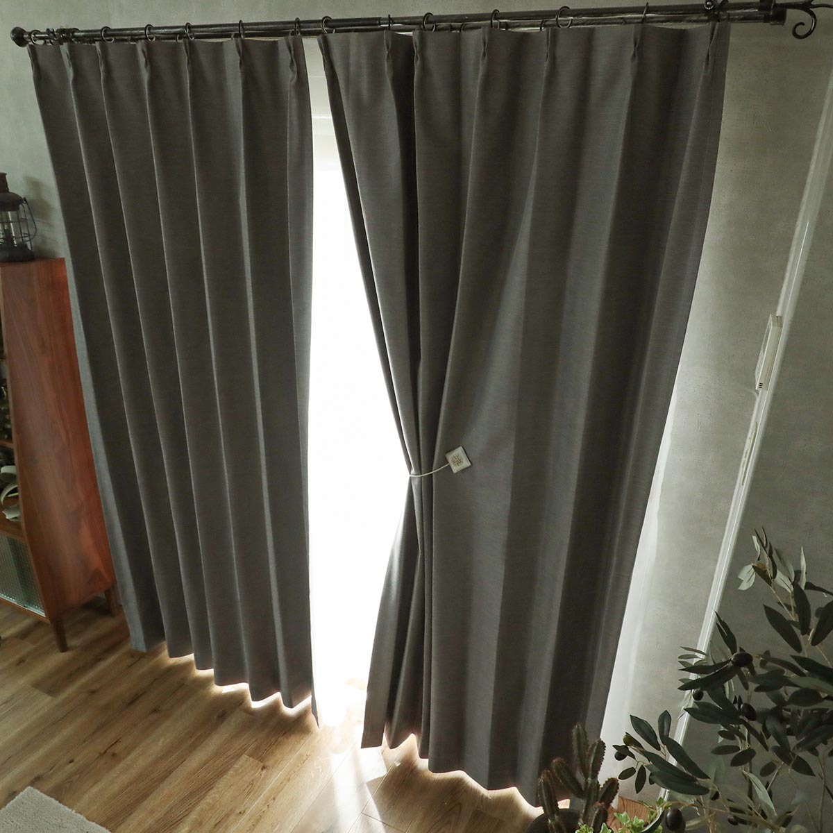 ネイビーの壁紙や部屋に合うカーテンの色