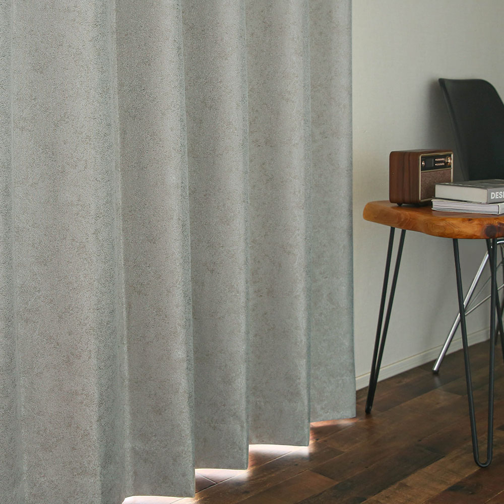 ブルーグレーの壁紙や部屋に合うカーテンの色