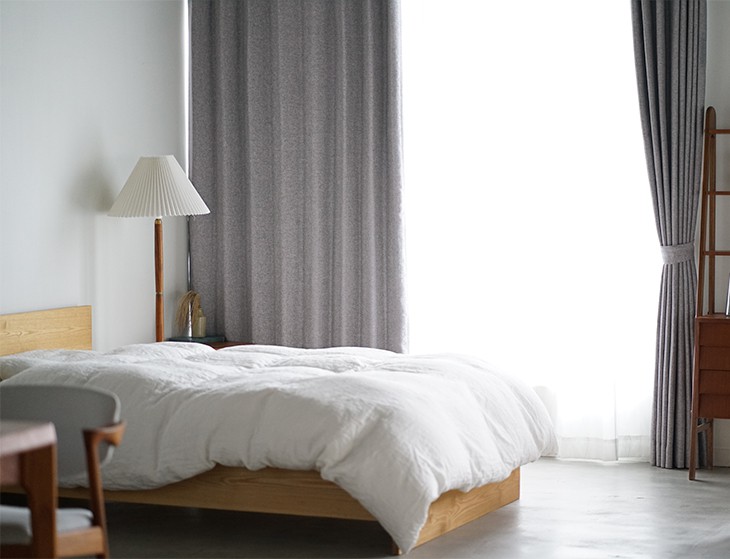 ネイビーの壁紙や部屋に合うカーテンの色