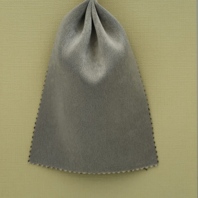 黄色の壁紙・部屋に合うカーテンの色