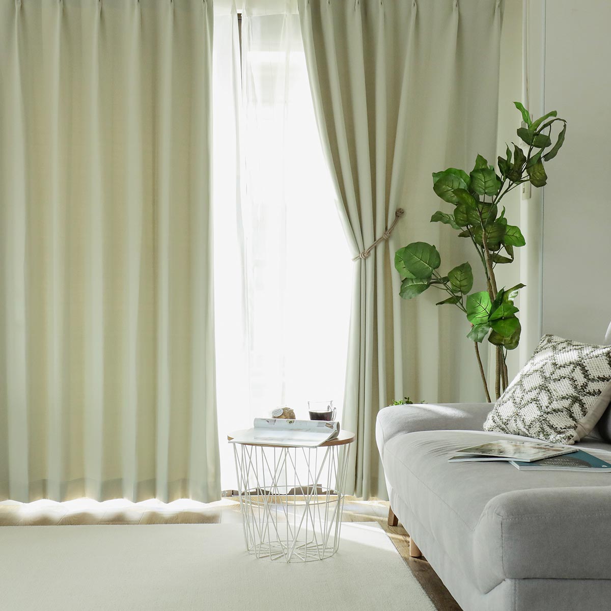 黄色の壁紙・部屋に合うカーテンの色