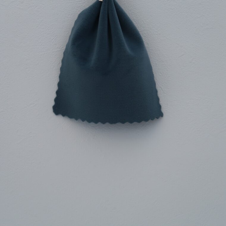 水色の壁紙・部屋に合うカーテンの色