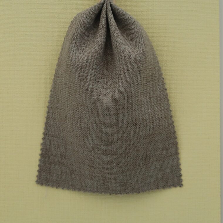 黄色の壁紙・部屋に合うカーテンの色