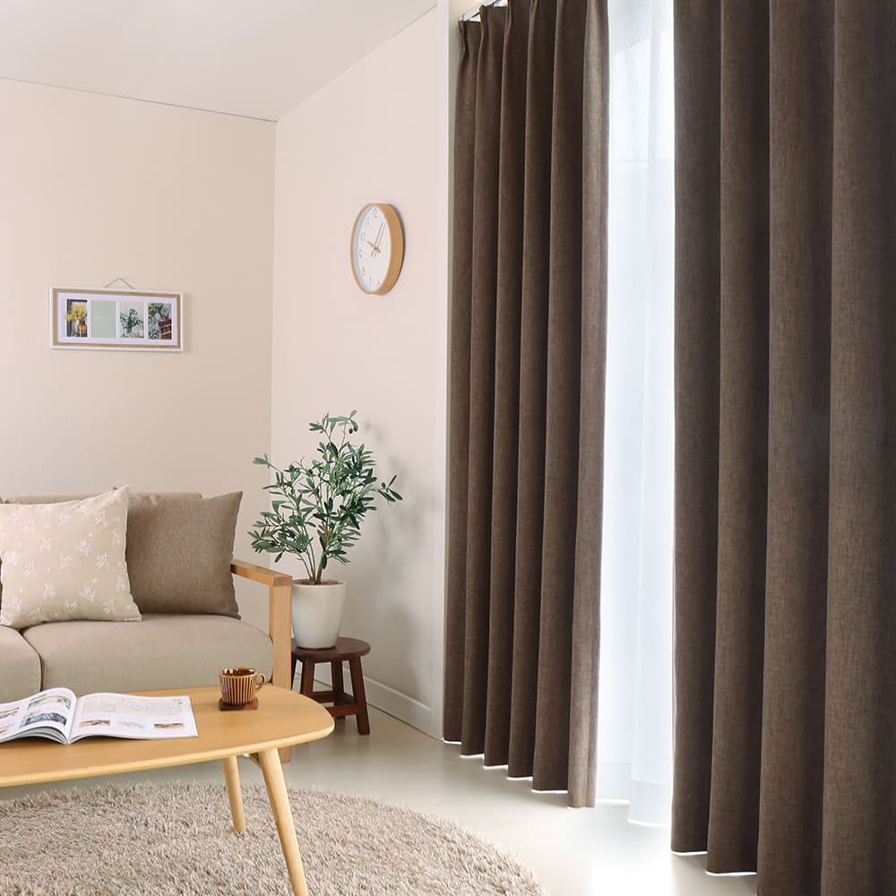 黄色の壁紙・部屋に合うカーテンの色