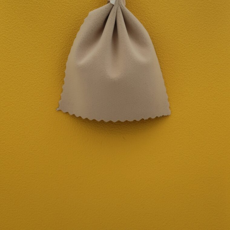 黄色の壁紙･部屋に合うカーテンの色