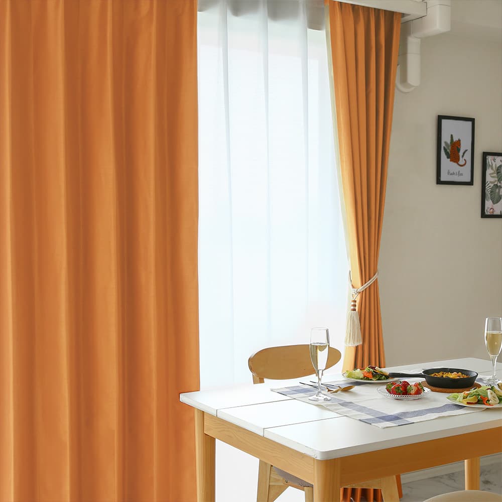 水色の壁紙・部屋に合うカーテンの色