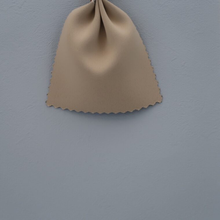 水色の壁紙・部屋に合うカーテンの色