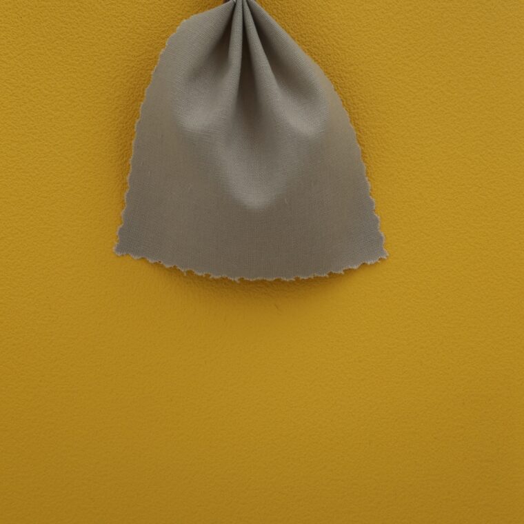 黄色の壁紙･部屋に合うカーテンの色