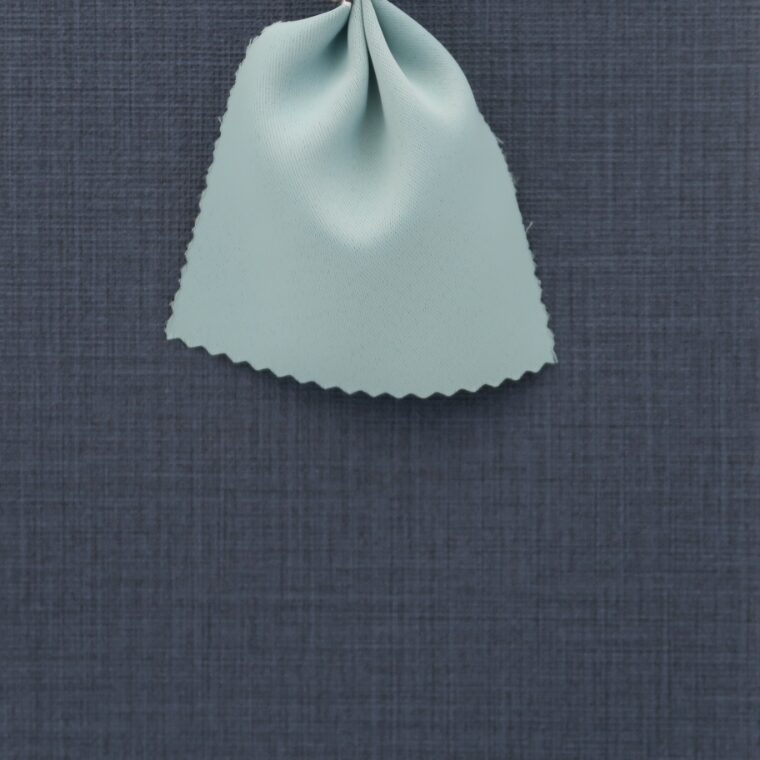 ネイビーの壁紙や部屋に合うカーテンの色