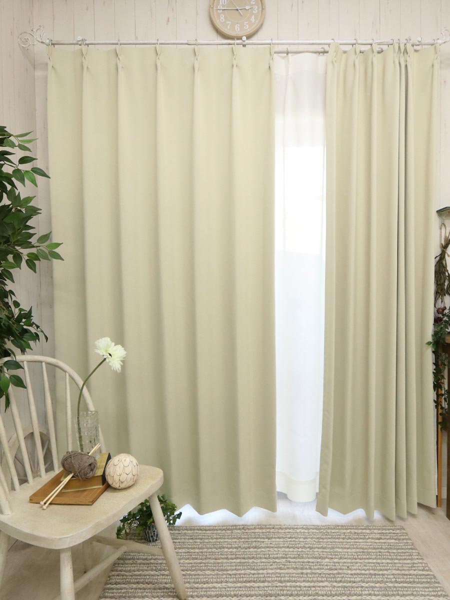 黄色の壁紙・部屋に合うカーテンの色