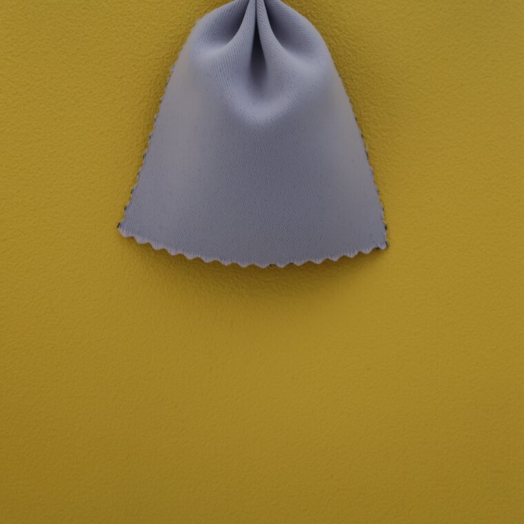 黄色の壁紙･部屋に合うカーテンの色