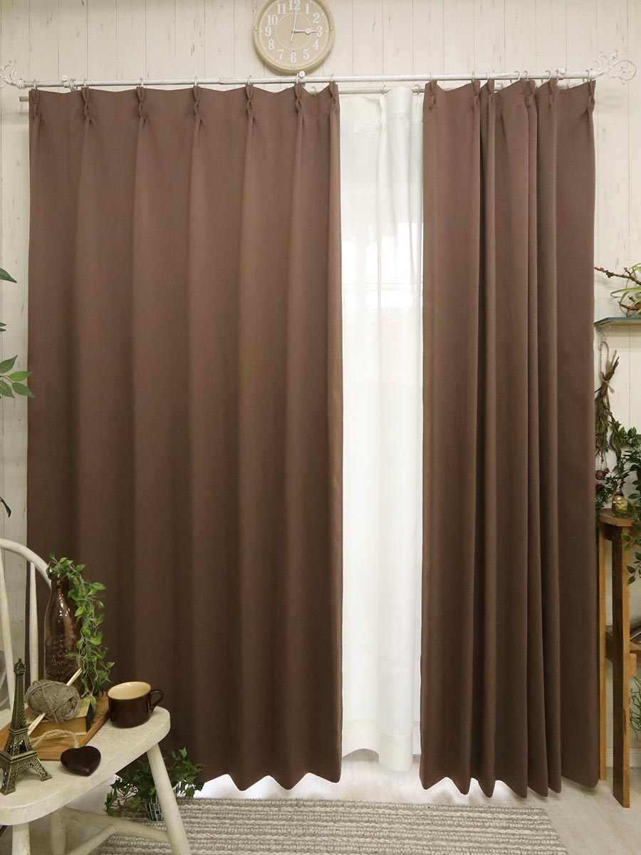 黄色の壁紙・部屋に合うカーテンの色