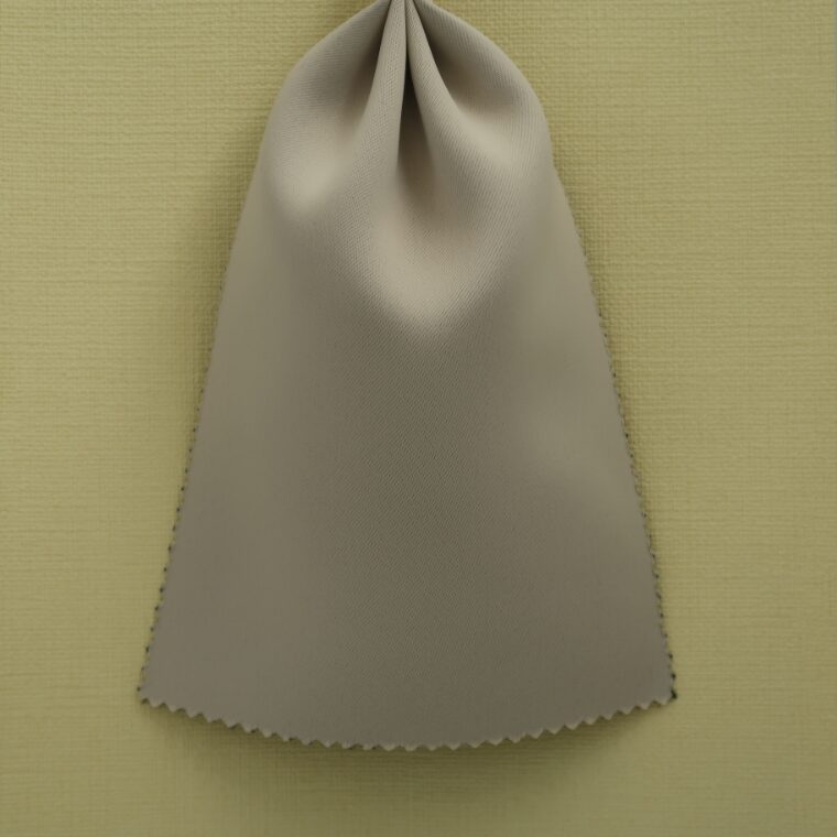 黄色の壁紙・部屋に合うカーテンの色