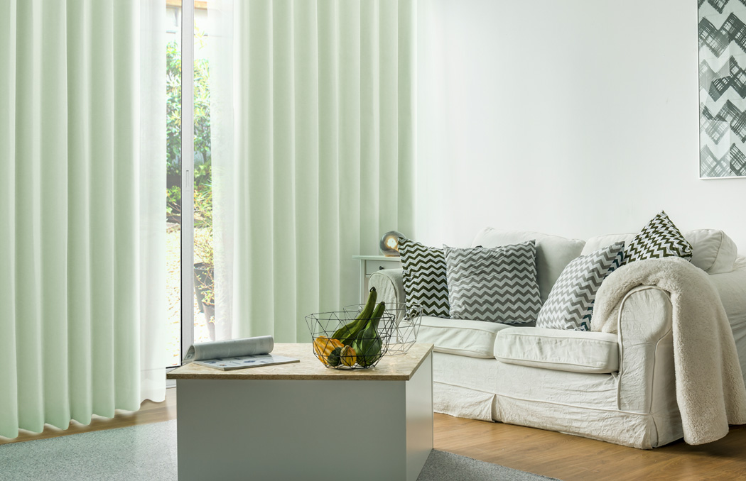 黄色の壁紙･部屋に合うカーテンの色