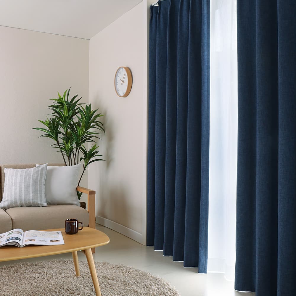 水色の壁紙・部屋に合うカーテンの色