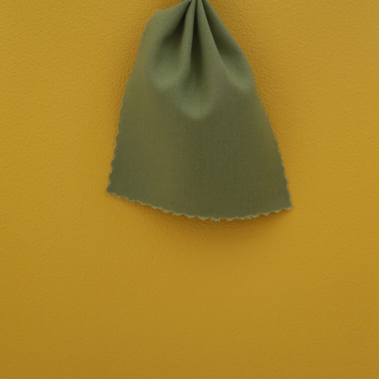 黄色の壁紙･部屋に合うカーテンの色