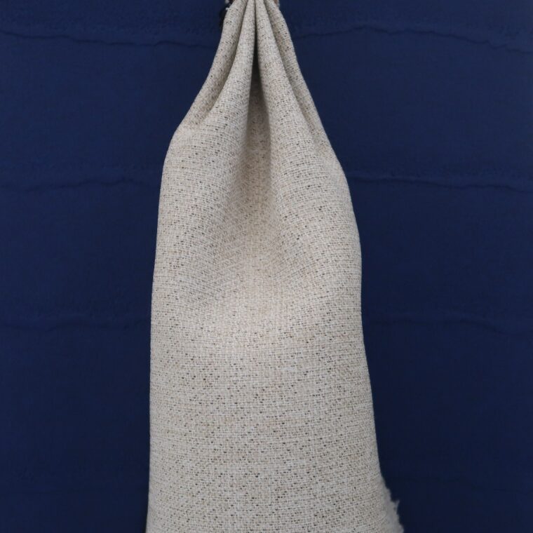 青い壁紙・部屋に合うカーテンの色