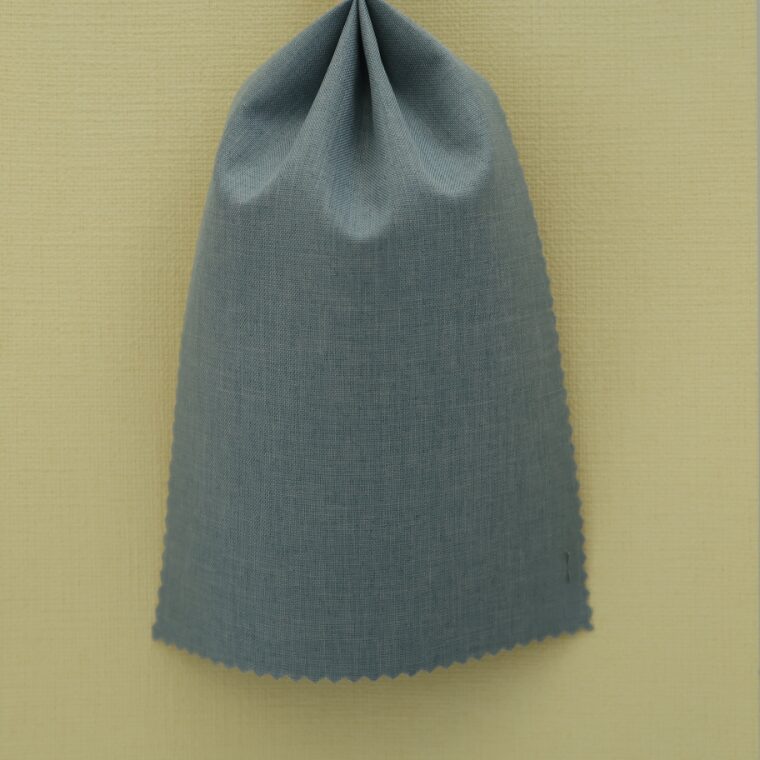 黄色の壁紙・部屋に合うカーテンの色