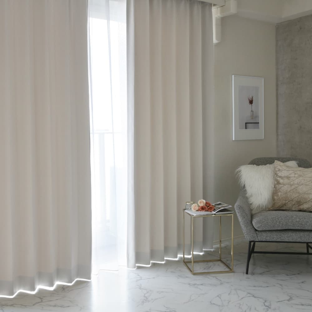 黄色の壁紙・部屋に合うカーテンの色