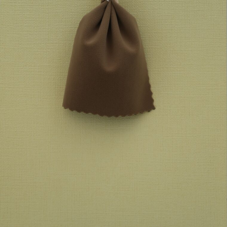 黄色の壁紙・部屋に合うカーテンの色