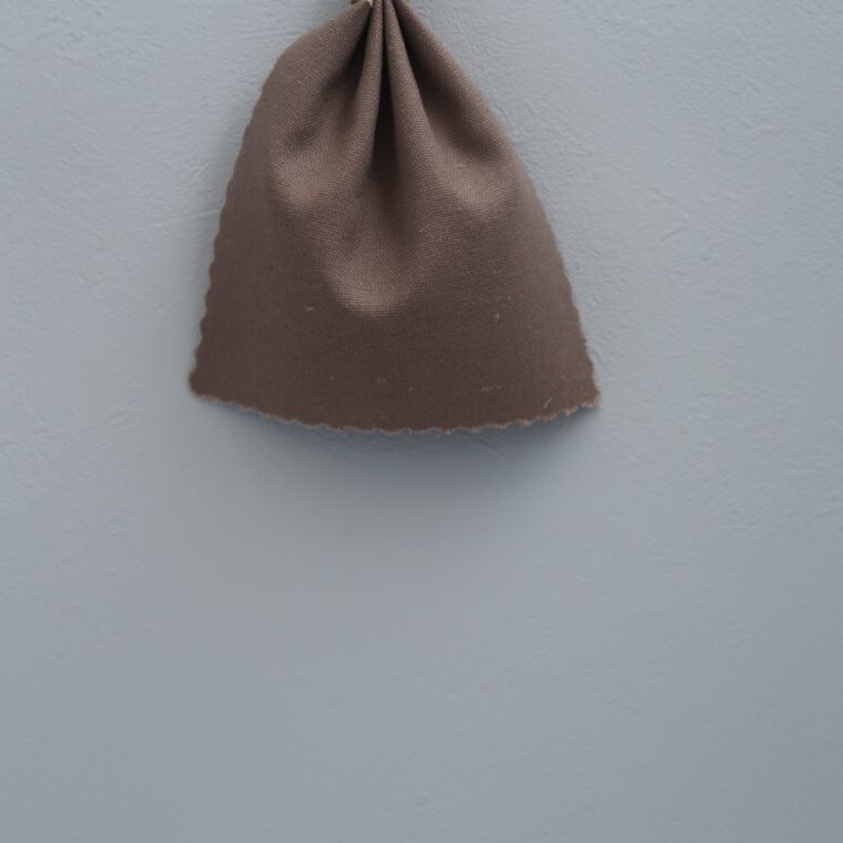 水色の壁紙・部屋に合うカーテンの色