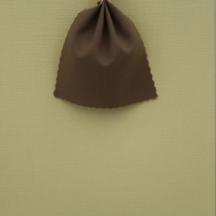 黄色の壁紙・部屋に合うカーテンの色