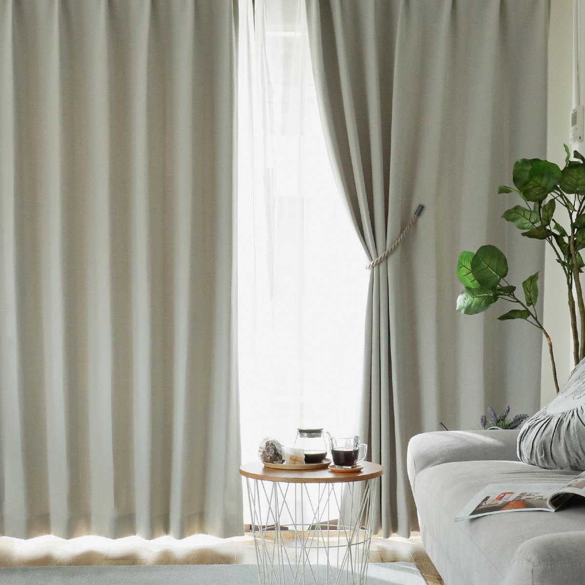 ネイビーの壁紙や部屋に合うカーテンの色