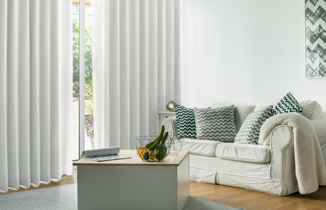 ネイビーの壁紙や部屋に合うカーテンの色