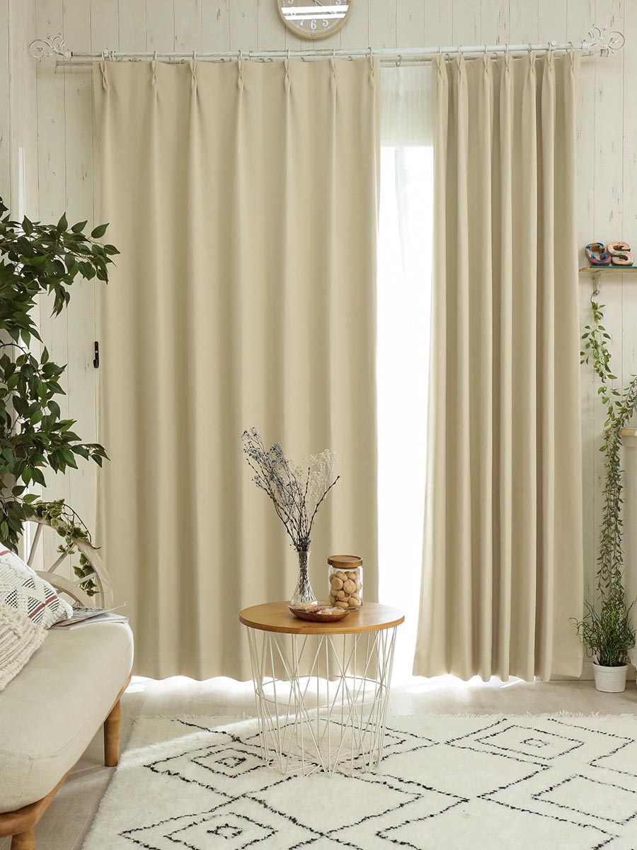 水色の壁紙・部屋に合うカーテンの色