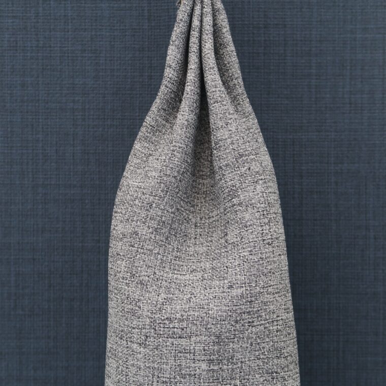 ネイビーの壁紙や部屋に合うカーテンの色