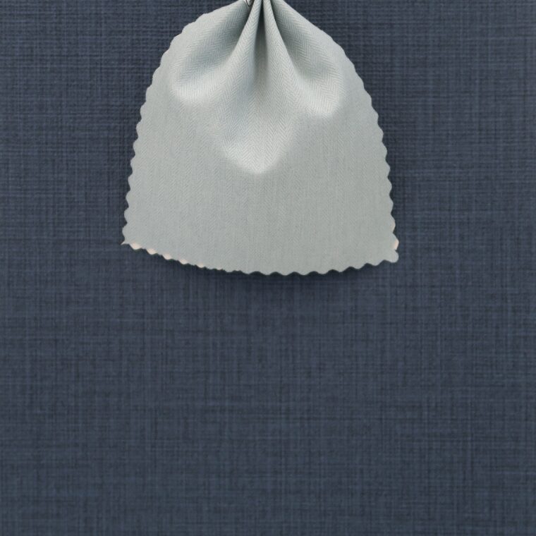 ネイビーの壁紙や部屋に合うカーテンの色