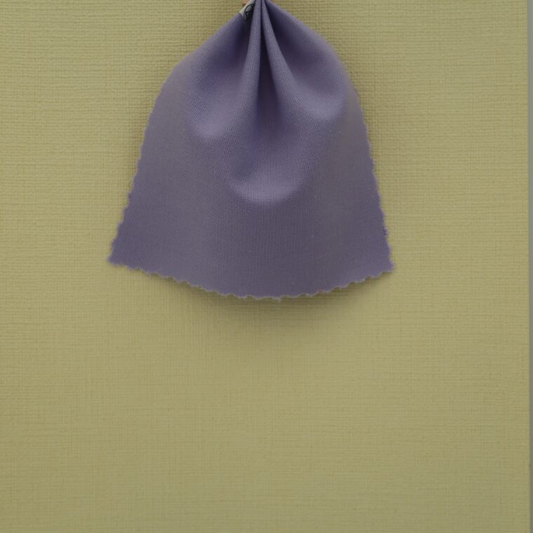 黄色の壁紙・部屋に合うカーテンの色