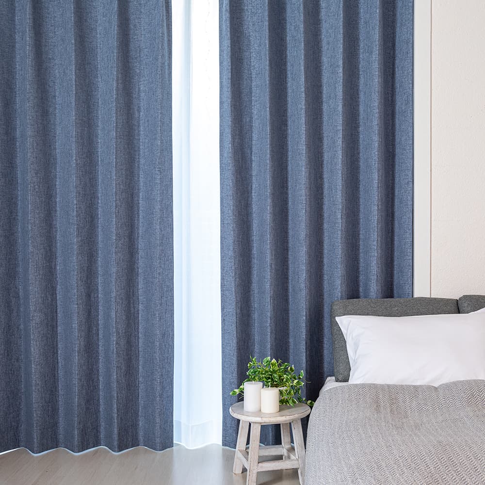 ネイビーの壁紙や部屋に合うカーテンの色