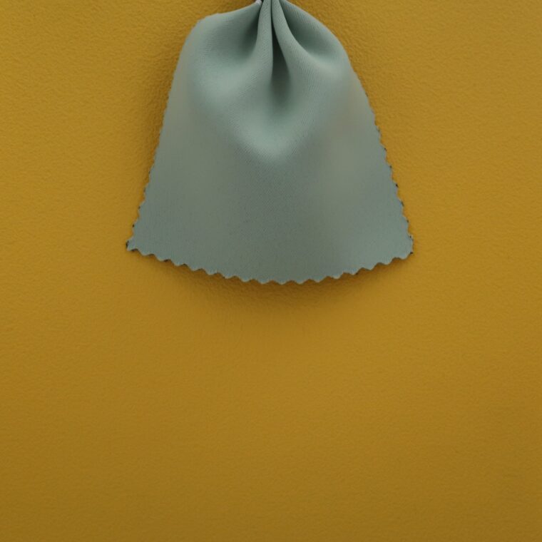 黄色の壁紙･部屋に合うカーテンの色