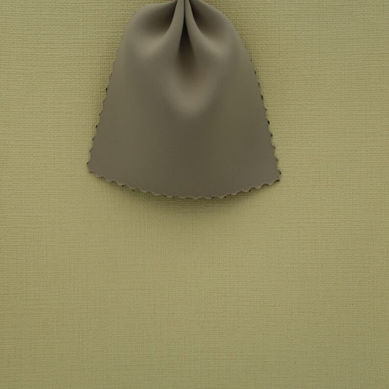 黄色の壁紙・部屋に合うカーテンの色