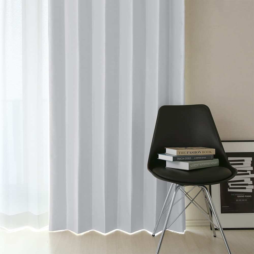 水色の壁紙・部屋に合うカーテンの色