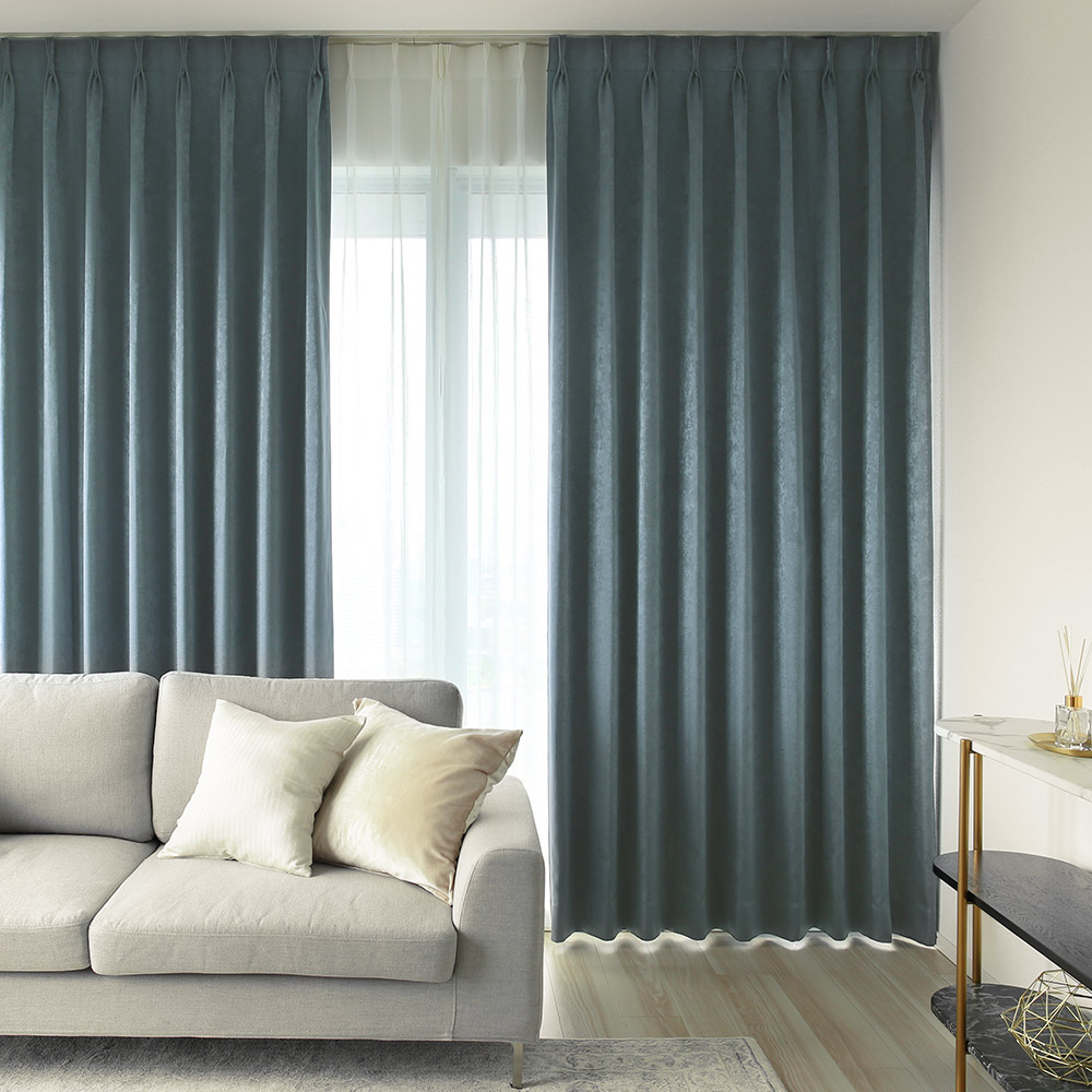 水色の壁紙・部屋に合うカーテンの色