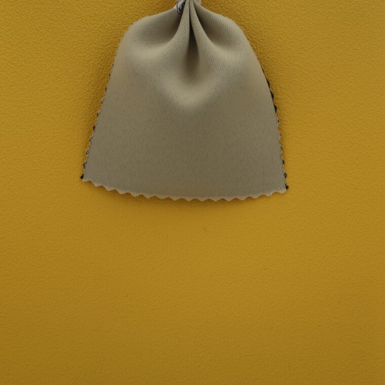 黄色の壁紙･部屋に合うカーテンの色