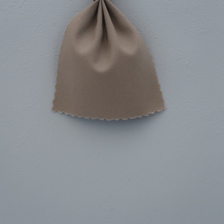 水色の壁紙・部屋に合うカーテンの色