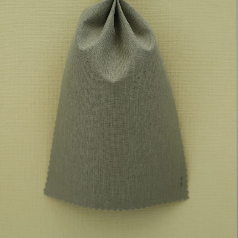 黄色の壁紙・部屋に合うカーテンの色