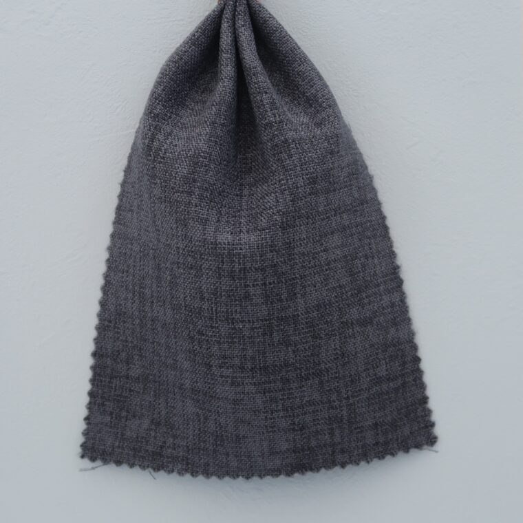 水色の壁紙・部屋に合うカーテンの色